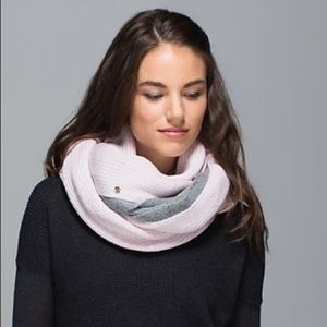 Lululemon infinity scarf. Reversible.